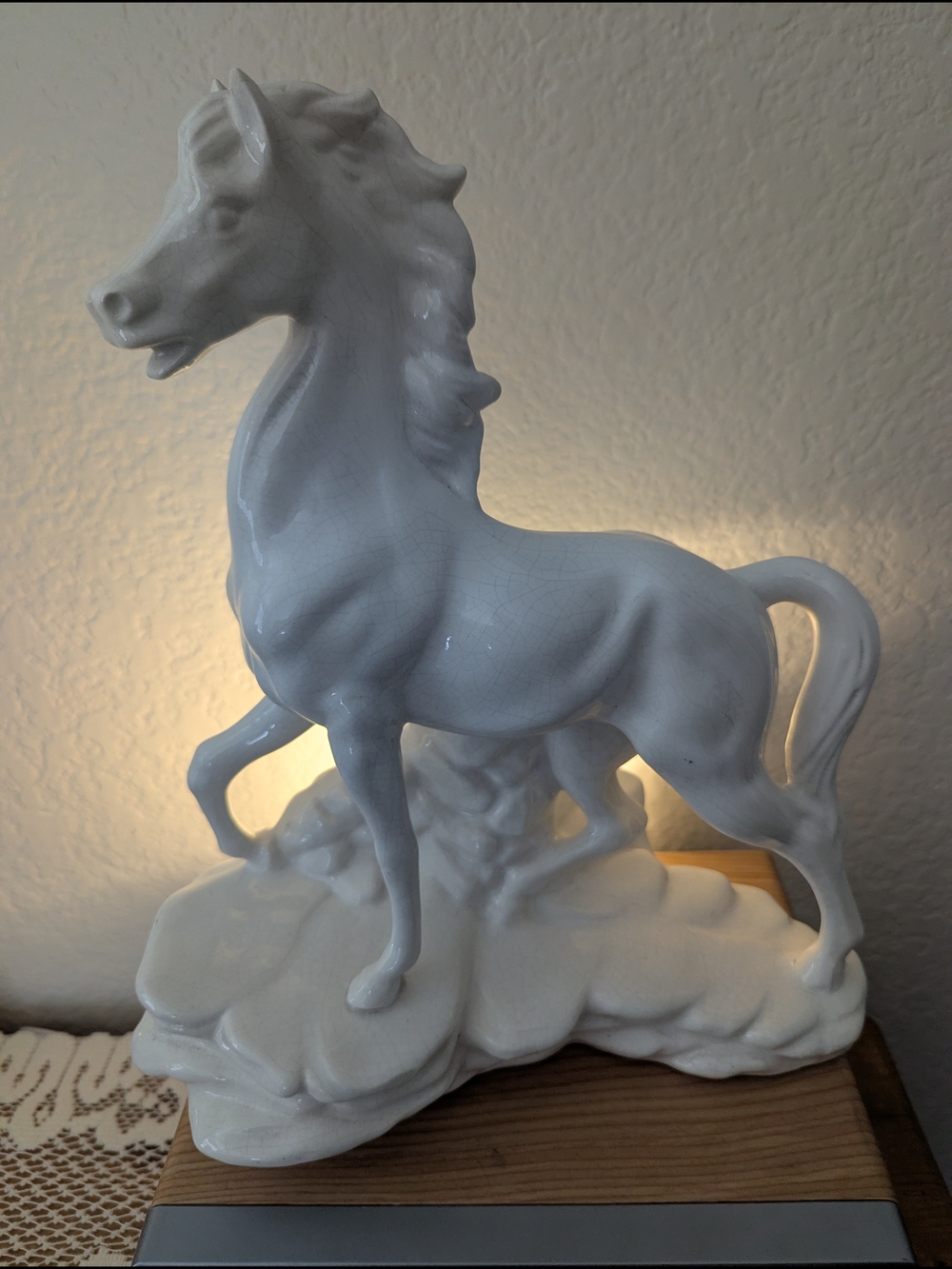 Maddux Of California MCM 1950s White Stallion TV Lamp